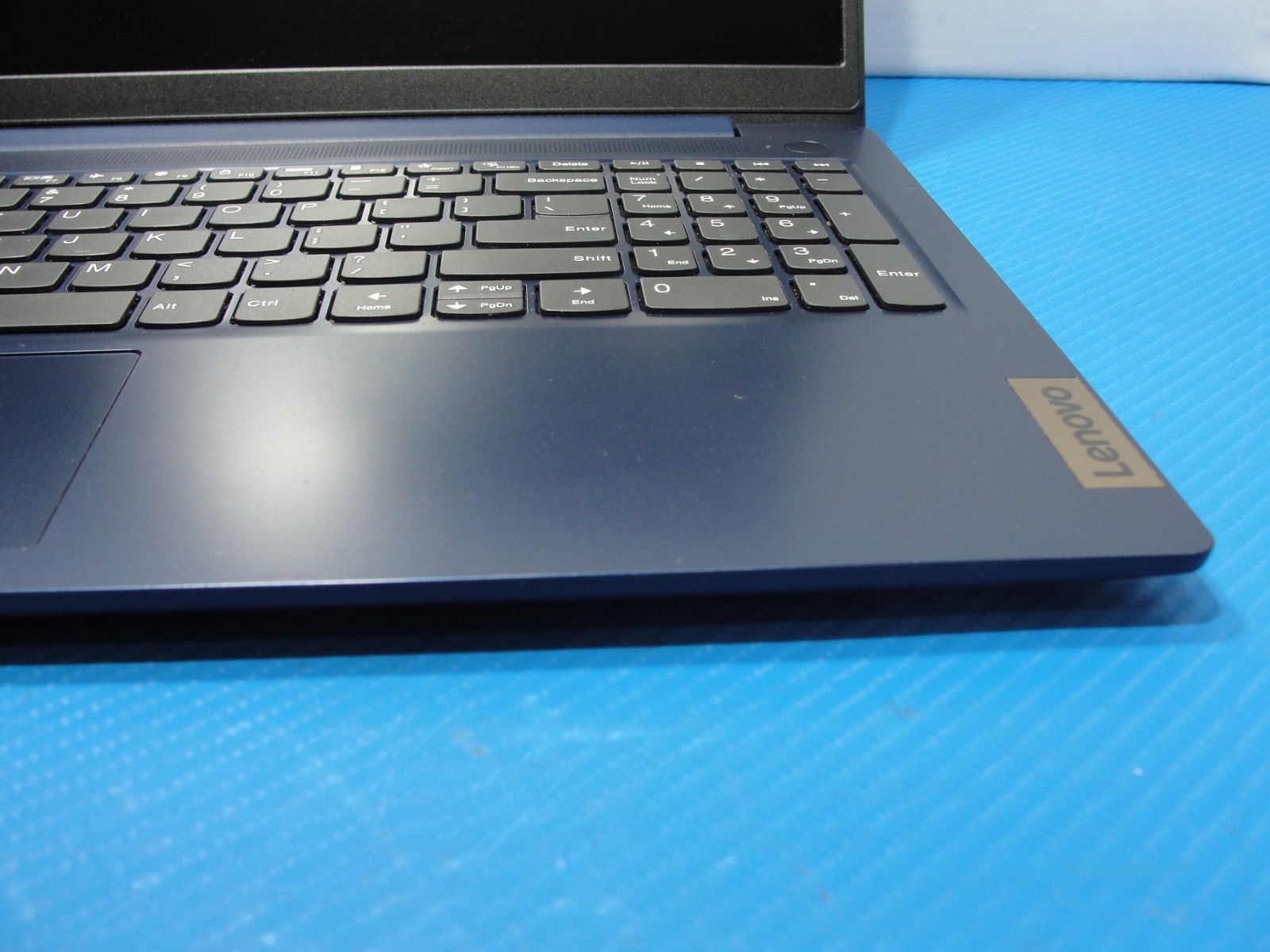 Lenovo IdeaPad Slim 3 15IAN8 15.6” FHD i3-N305 1.8GHz 8GB 256GB SSD Win11Home