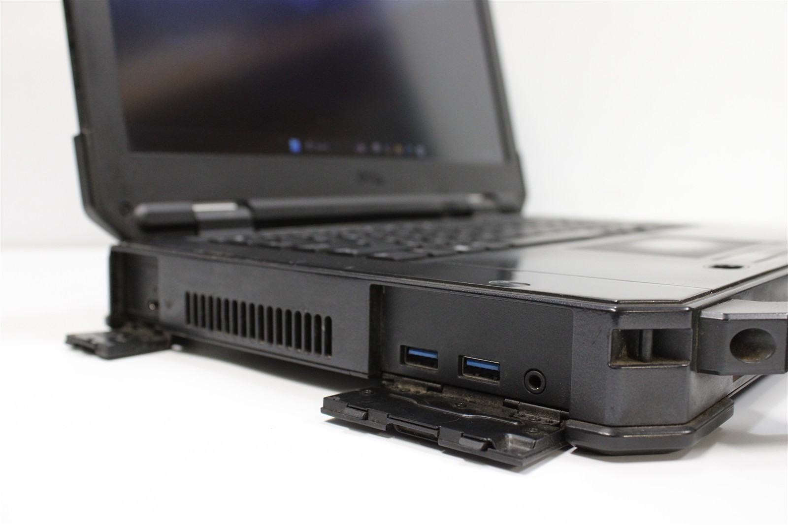 Dell Latitude 5424 Rugged 14″ i5-8350U 1.70GHz 8GB RAM 512GB SSD Windows 11 Pro