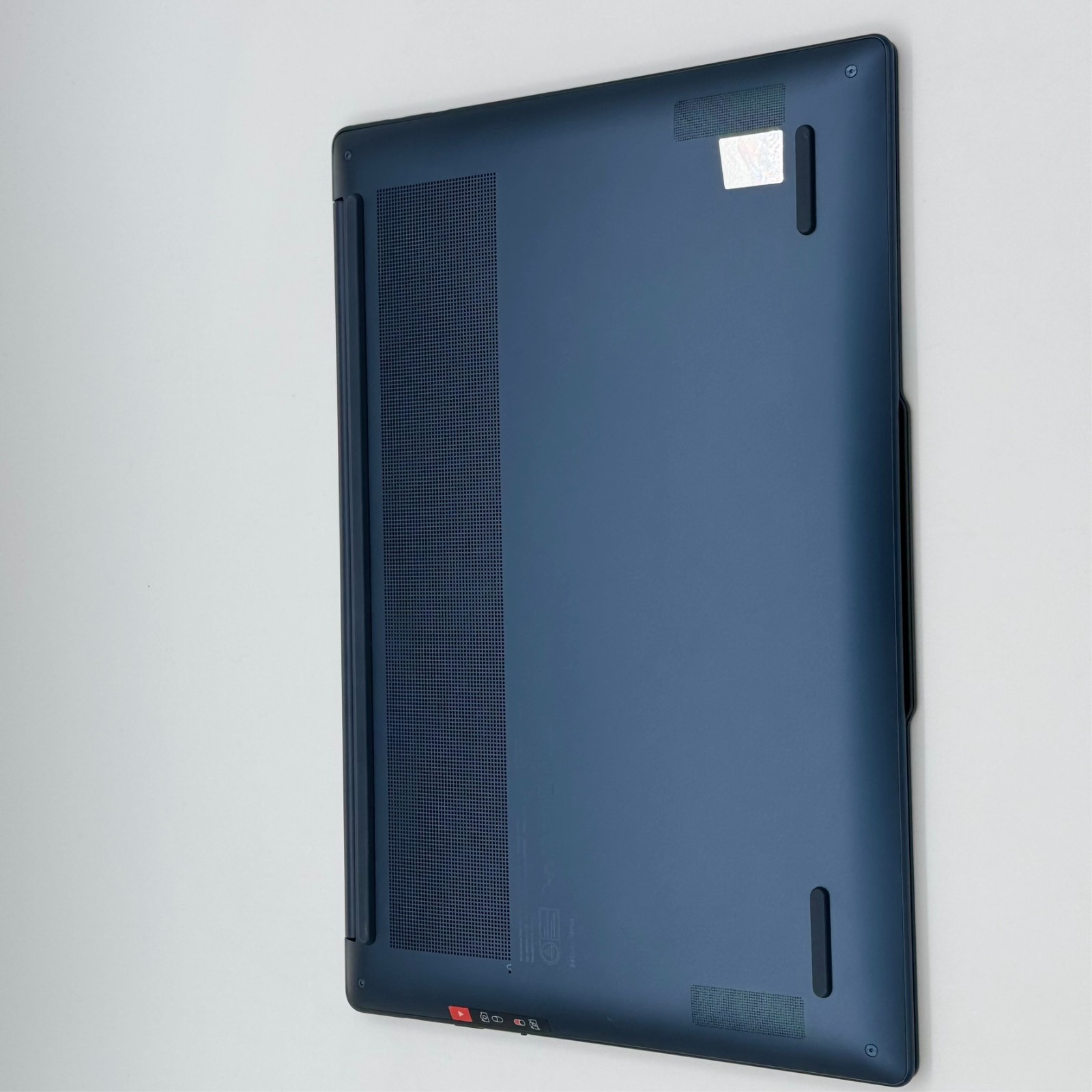 Lenovo Yoga Slim 7x 14.5″ 3K OLED Touch Snapdragon X Elite 32GB 1TB Blue
