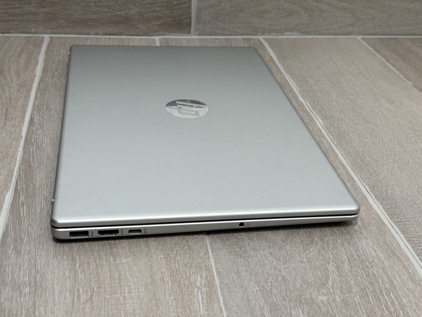 HP Laptop 15-FD0182WM 15.6″ Core i7-1355U 16GB RAM 1TB NVMe SSD Win-11