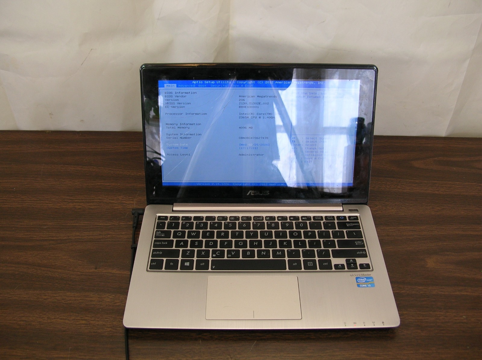Asus Q200E Intel i3-3217U 1.8GHz 4 GB NO HDD Cracked Touch Screen