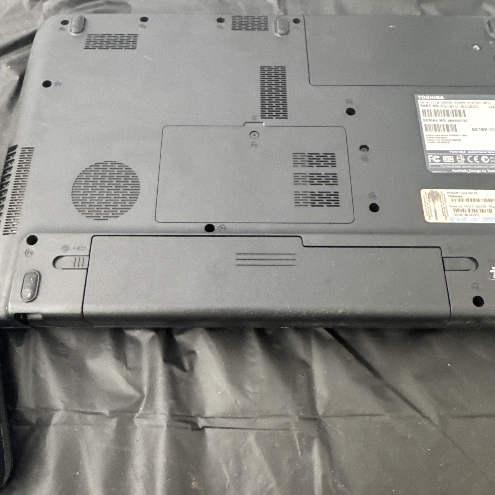 Two Toshiba Satellite C655D-S5300 Laptop Not Working Parts Only. No Power Cords