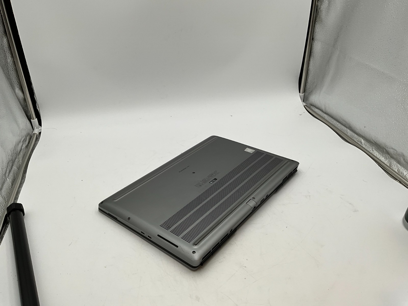 DELL Precision 7560 i7-11850H 2.50g 64GB 1TB T1200 15.6″ WIN11 *READ* 9R8J6J3