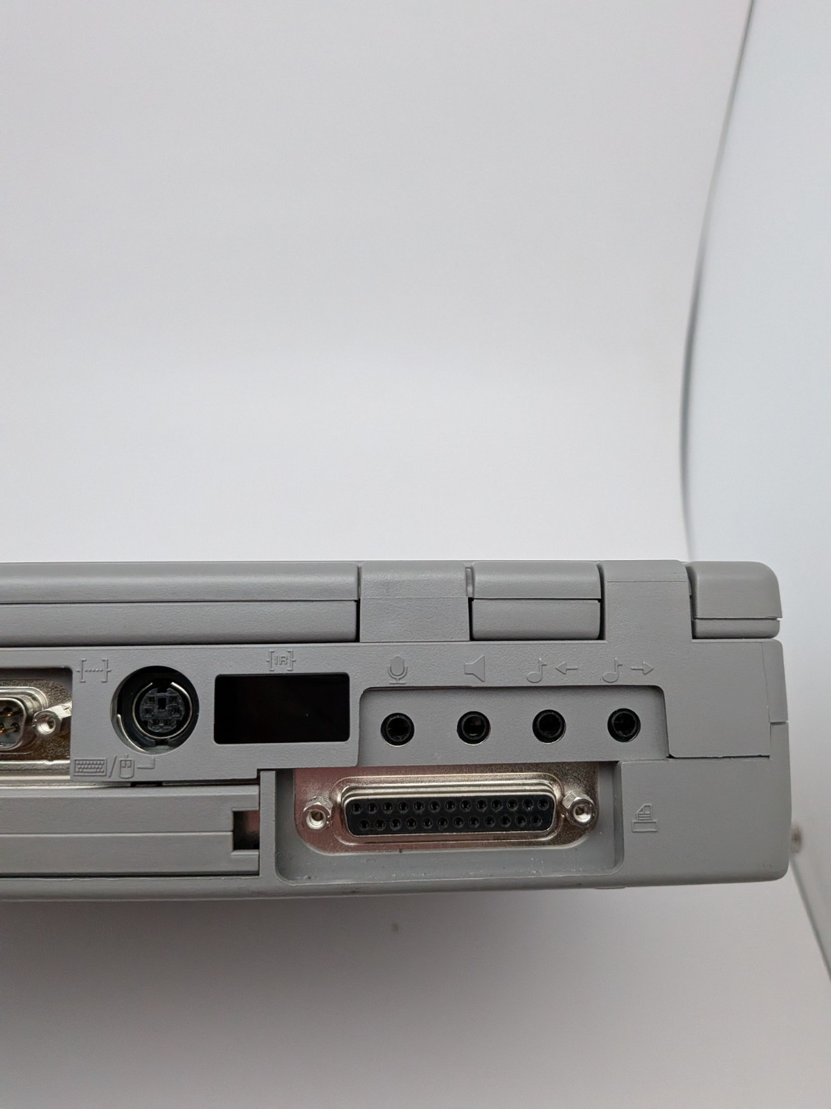 Vintage Toshiba Tecra 500CDT Notebook Computer w/HDD RAM WIN 95 *WORKS*