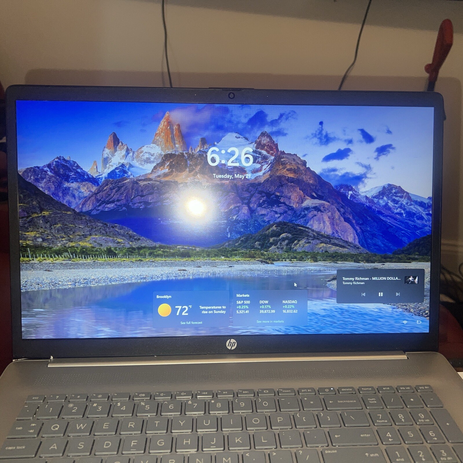 HP 17-cn0003dx 17.3″ (256GB SSD, Intel Core i3 11th Gen., 3.70GHz, 8GB) Laptop –