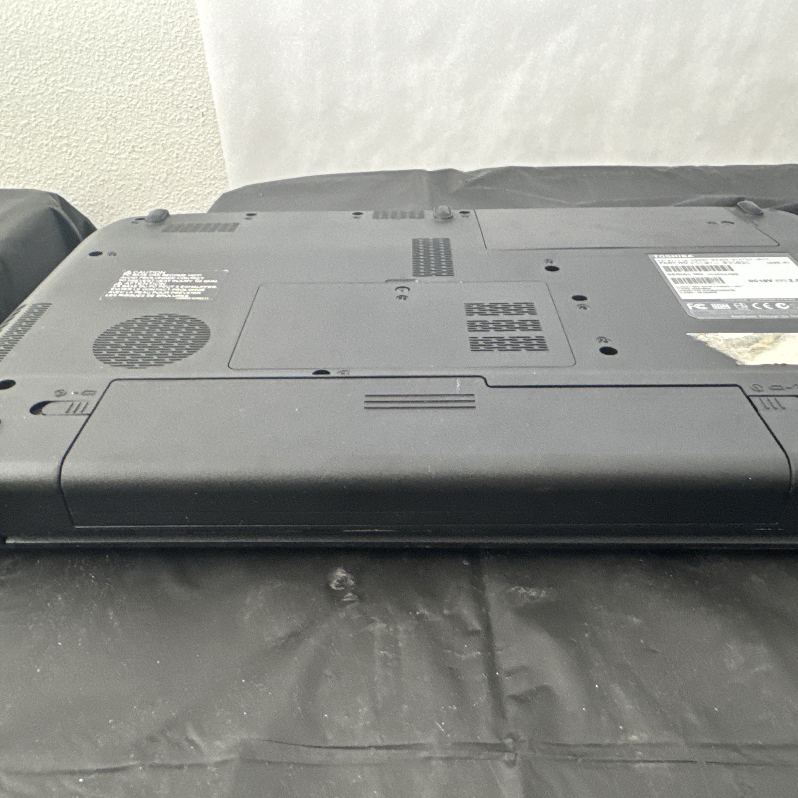 Two Toshiba Satellite C655D-S5300 Laptop Not Working Parts Only. No Power Cords