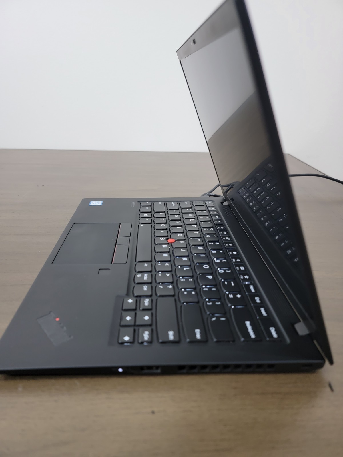 Lenovo ThinkPad X1 Carbon 7th Gen 14″ NO SSD, OS, 16GB Ram BAD LCD — SOLD AS IS