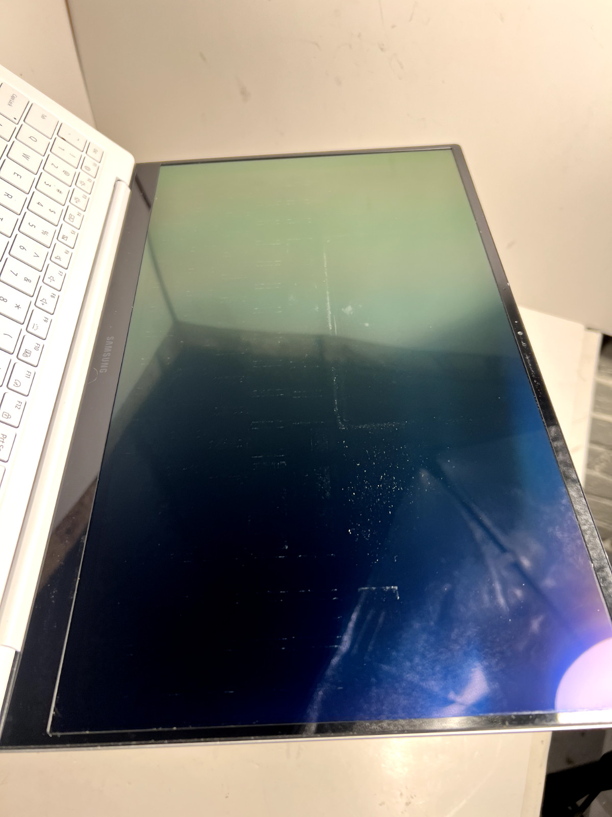 Samsung Galaxy Book Pro NP950XDB 15.6″ i7-1165G7 2.80GHz 16GB 256 GB SSD Win 11
