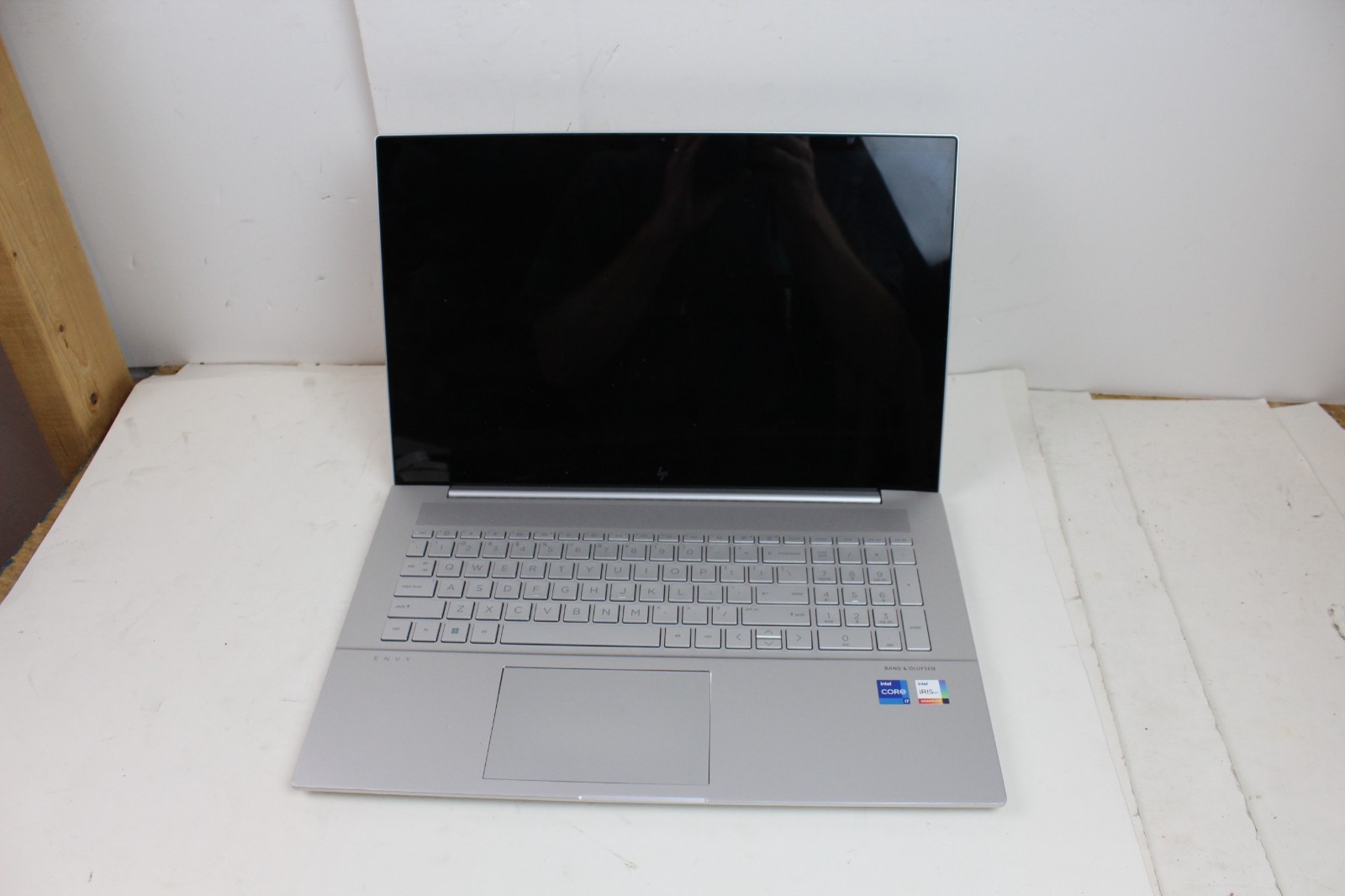 AS IS PARTS HP Envy 17-CR0013DX 17.3″ i7-1260P 8GB RAM NO HDD