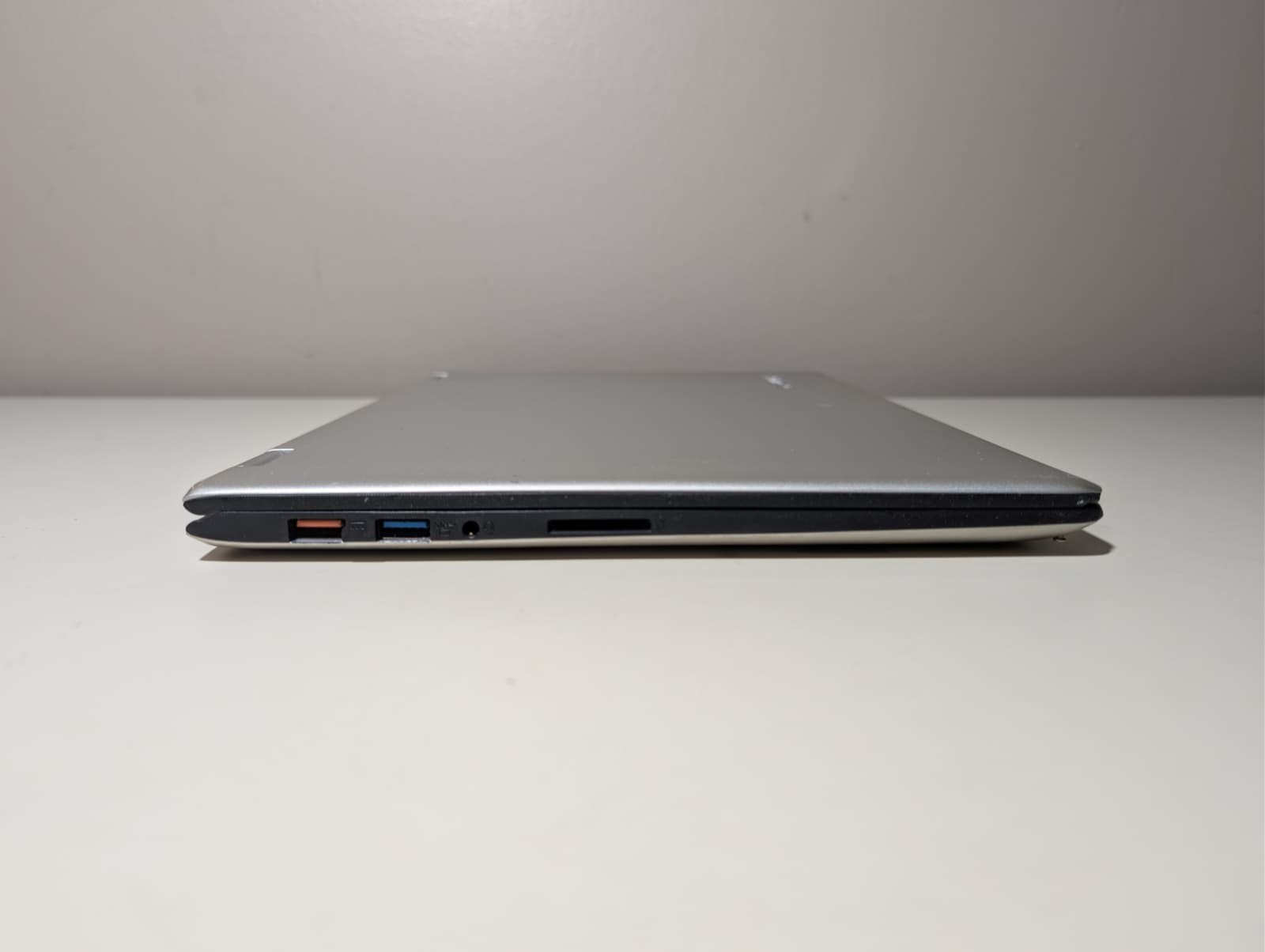 Read! Lenovo Yoga 700-14ISK 2-in-1 | i7-6500U 8GB RAM NO SSD | Backlit NVIDIA