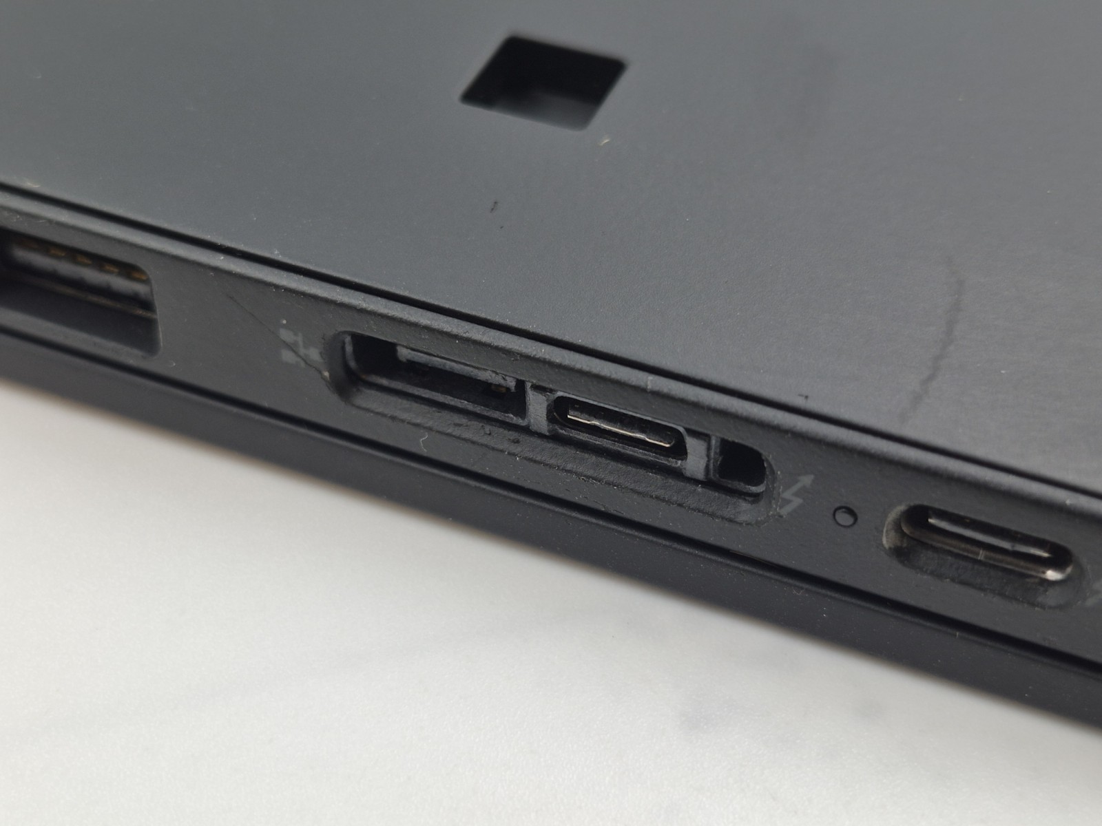 FOR PARTS Lenovo ThinkPad X1 Carbon Gen 8 i5-10310U 1.70GHz 8GB RAM No SSD/OS