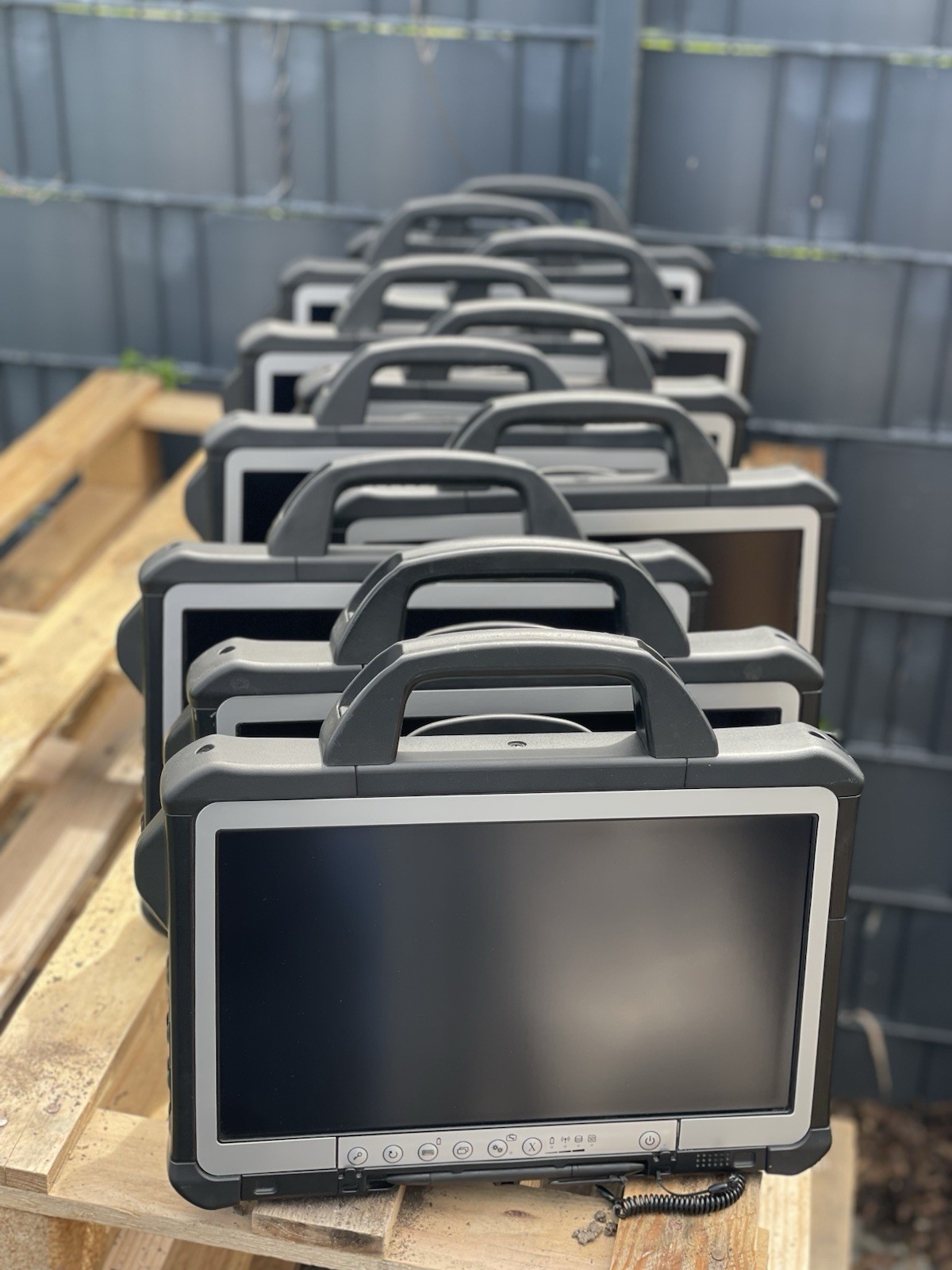 10x Panasonic Toughbook CF-D1 MK3,Touch,i5-6300U,8GB,256GB,Wifi,BT,Win 10,A-STOCK