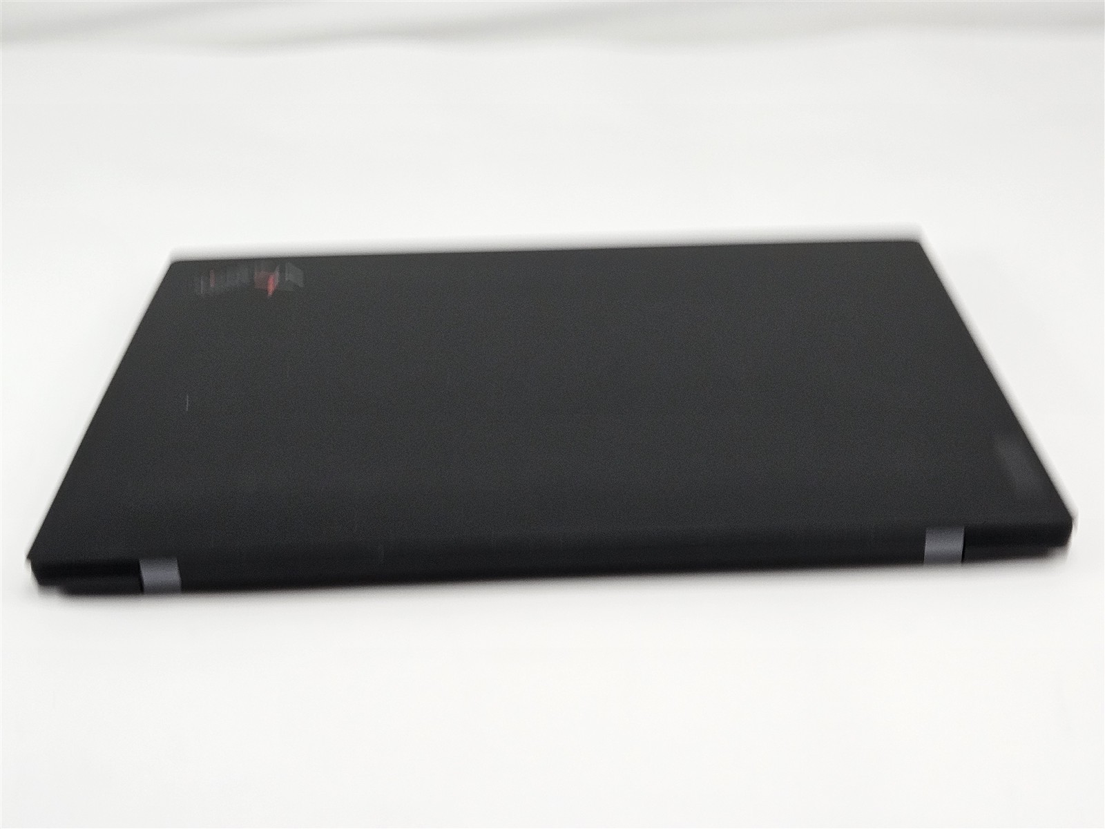 Lenovo 14″ ThinkPad X1 Carbon Gen 10 i7-1265U 16GB RAM 512GB SSD Black No OS