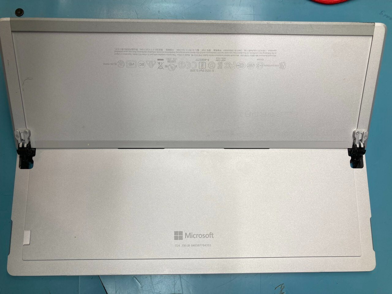 Microsoft Surface Pro 4 1724 Intel Core i5-6300U 2.40GHZ 12″ 4GB 128GB SSD READ