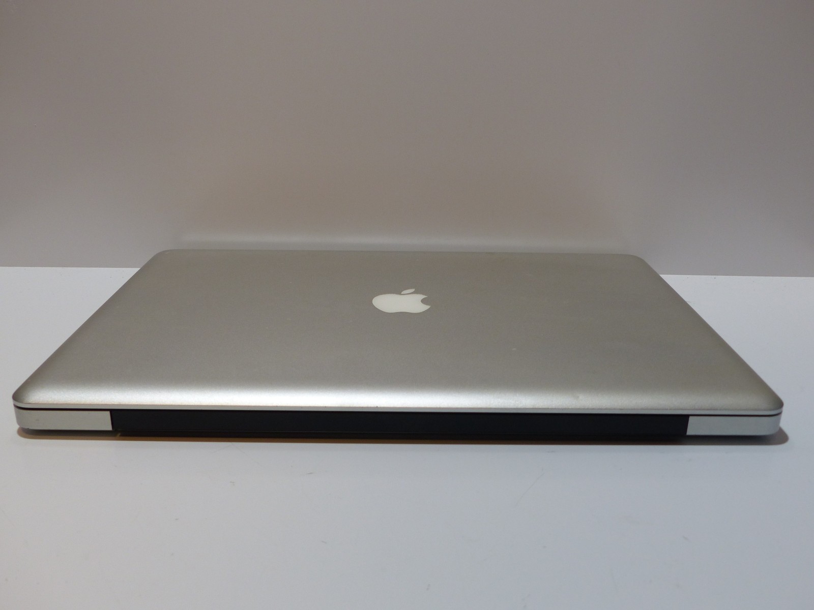 Genuine Apple MacBook Pro 17″ A1297 Mid 2010 i7-620M 2.66GHz 2GB Ram No Power