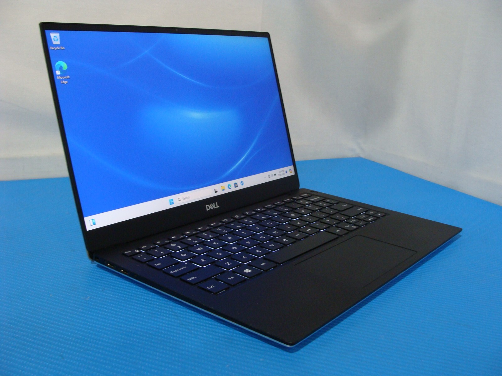 Dell XPS 7390 13.3″ FHD core i7-10710U 1.1GHz 16GB 512GB SSD Excellent Battery