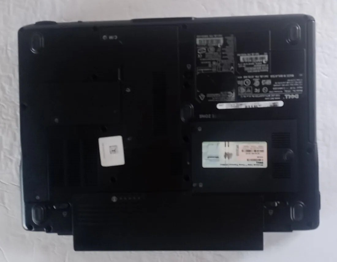 DELL INSPIRON 1420 14″ INTEL CORE 2 DUO CPU 2.40 GHz 4GB 320GB Win 7 PRO