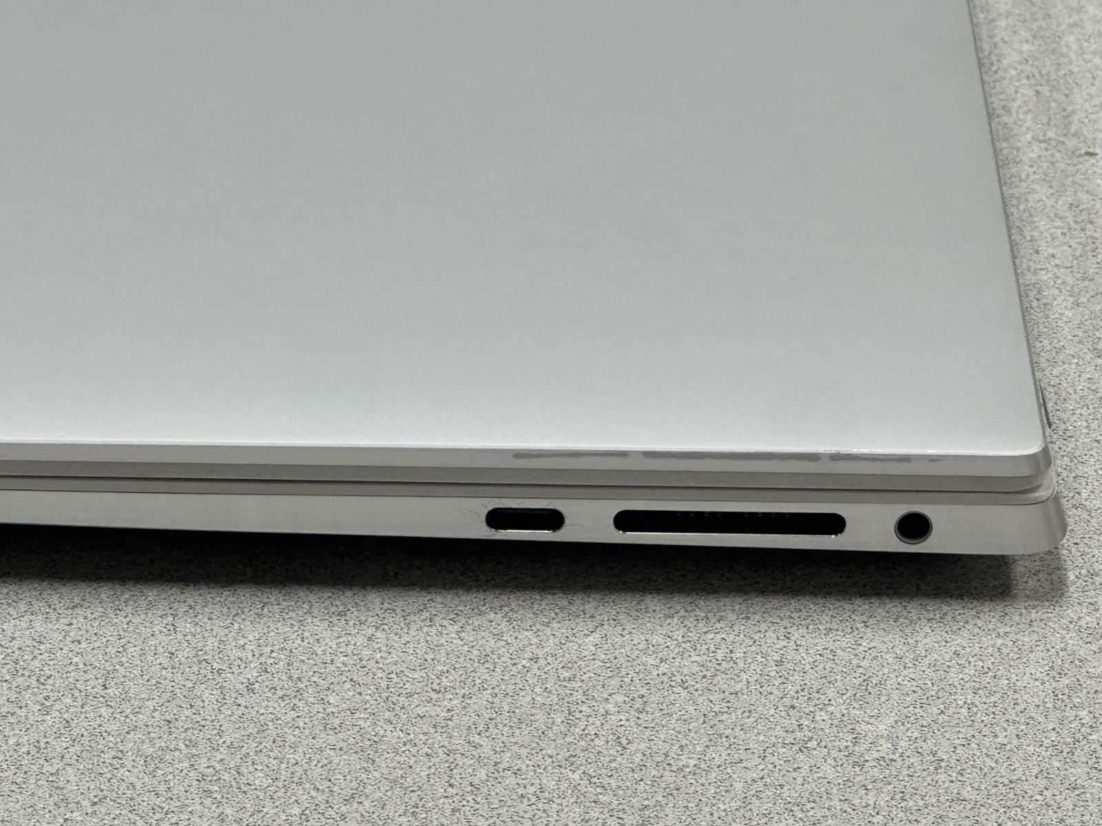 Dell XPS 15 9520 – i9-12900HK – 32GB RAM – GeForce RTX 3050 Ti – 1TB SSD Silver