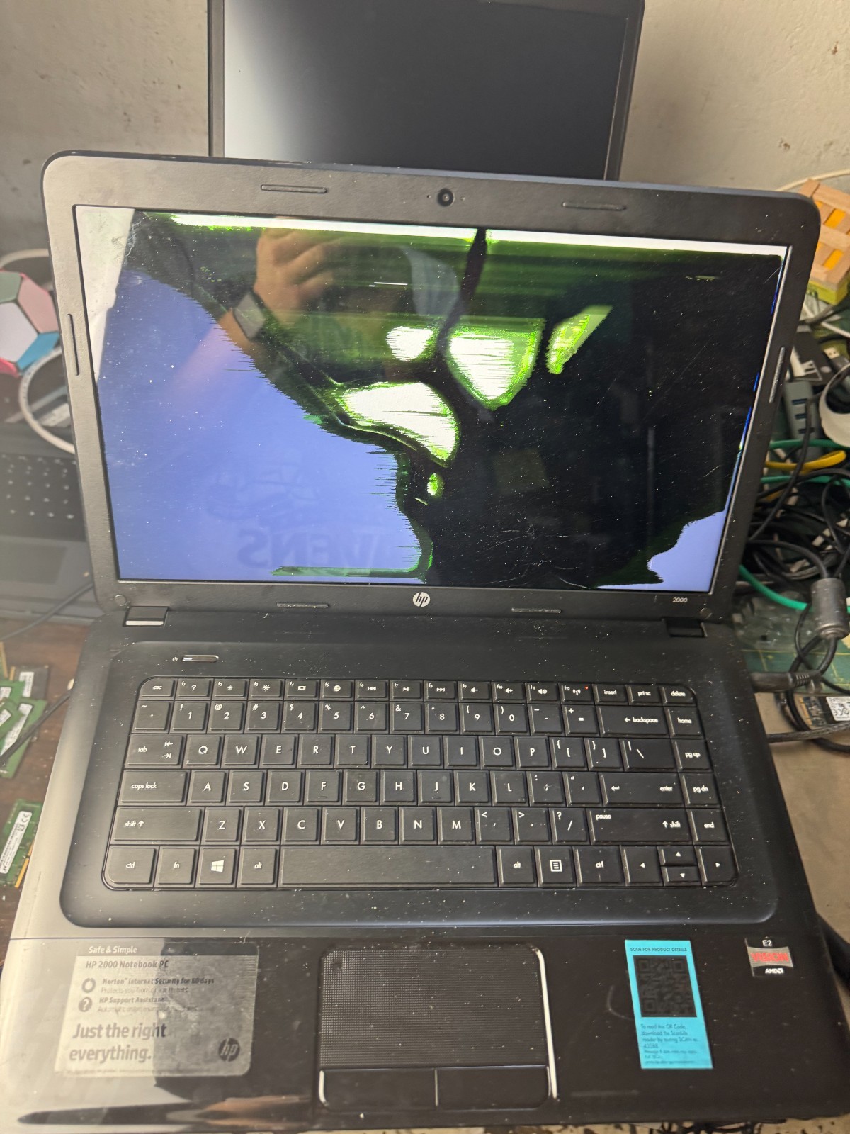 HP 2000 Notebook AMD E-Series, 2GB RAM Laptop for Parts/Repair #5148