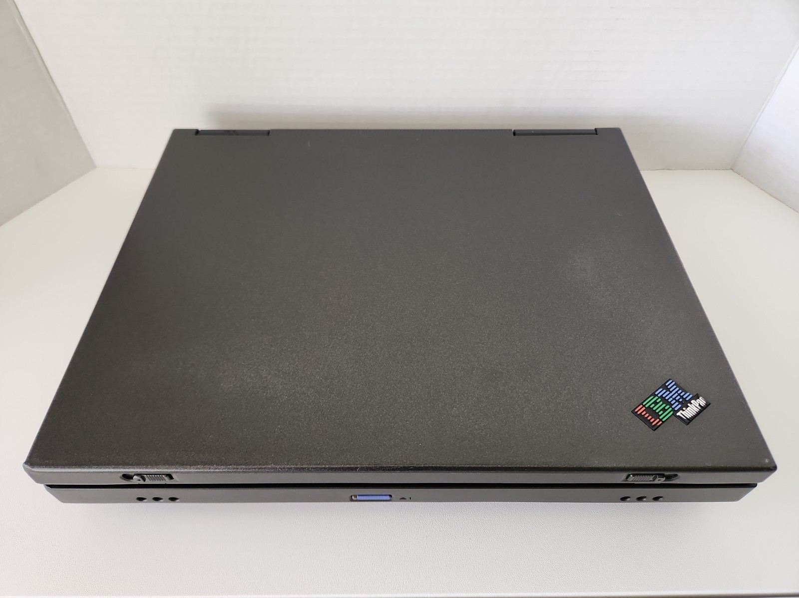 VINTAGE IBM ThinkPad 570 13″ Laptop Intel Pentium 2 192mb RAM 98SE W/ DOCK WORKS