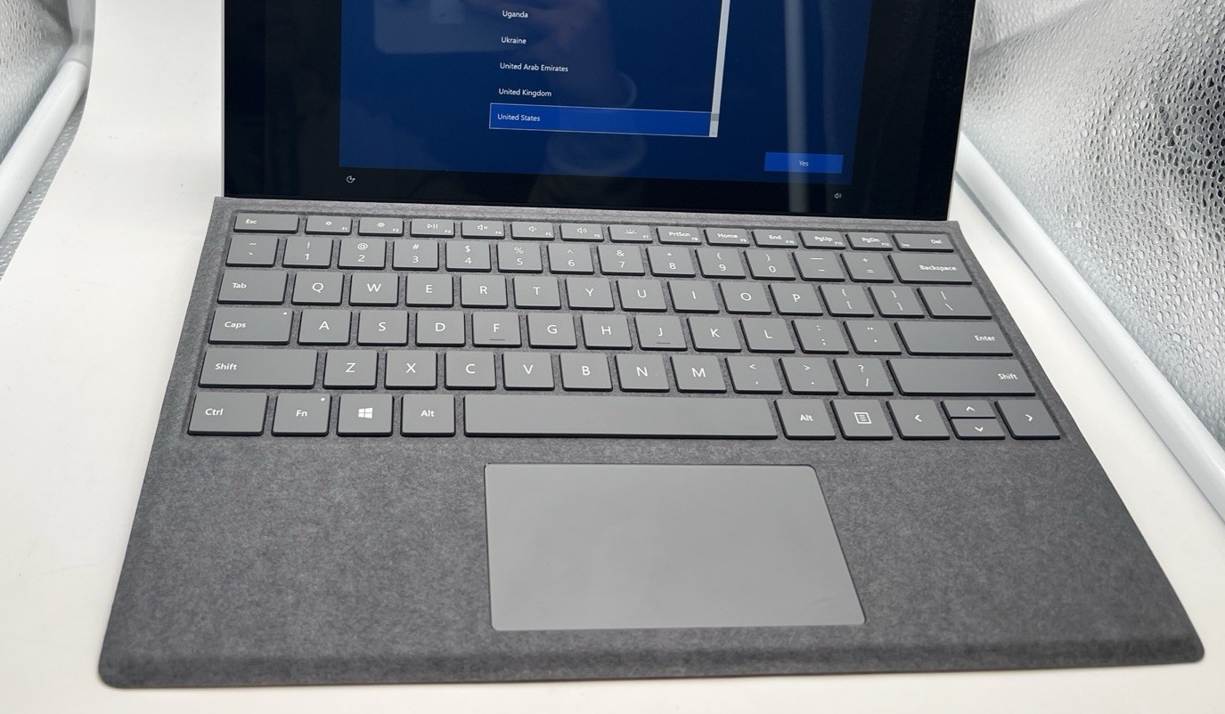 Microsoft Surface Pro Core i7-7660U 2.50GHz 8GB RAM 256GB 5/3