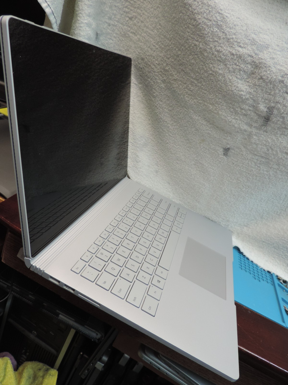 USED Microsoft Surface Book 2 13.5″ (256GB SSD, Intel Core i5-7300U, 8GB RAM
