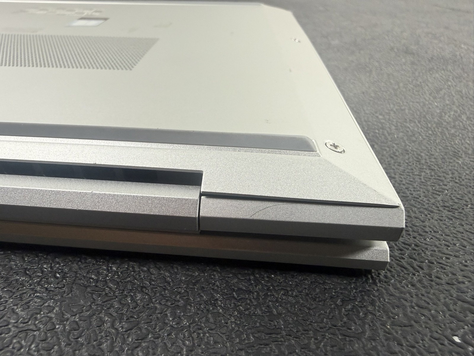 HP EliteBook 850 G7 15.6″ i7-10510U 1.8GHz 4GB DDR4 NO SSD NO BATTERY – READ