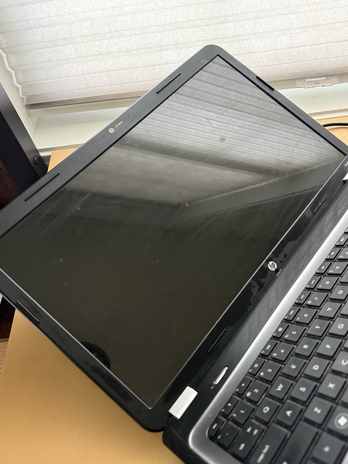 Hp Pavilion g7-1070us Intel i3 8 GB RAM – Cracked / Damage Screen – For Parts