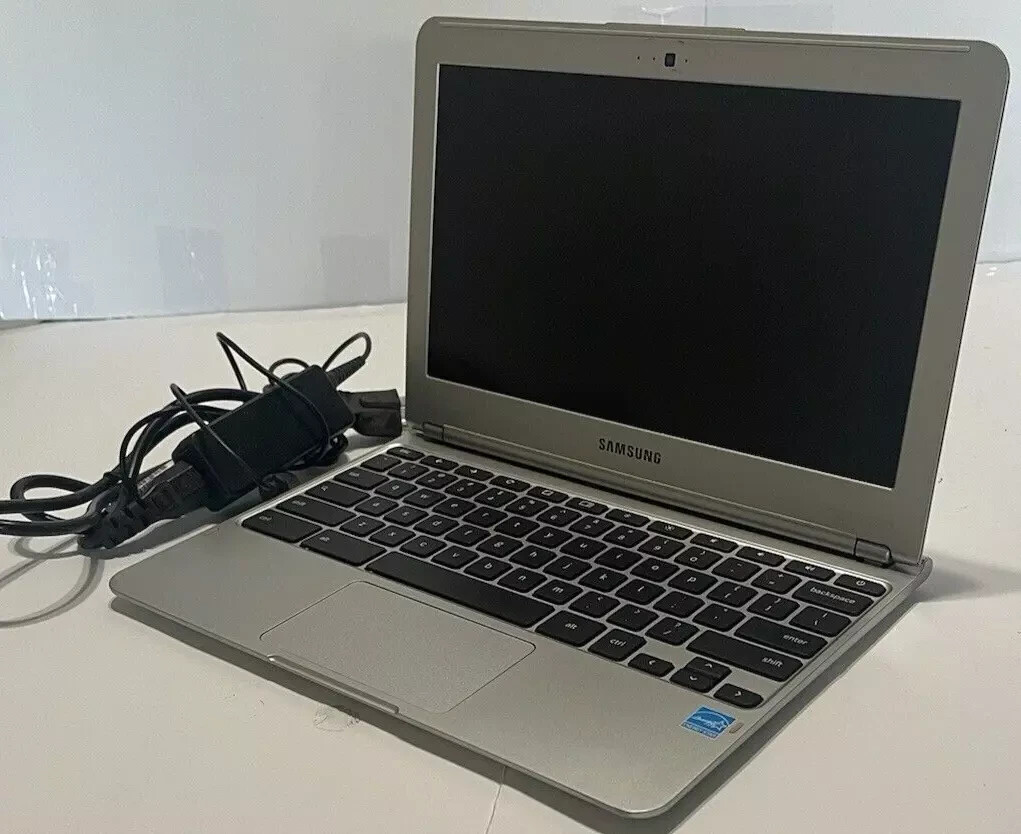 Samsung Laptop Chromebook XE303C12-A01US, Dual-Core 1.7GHz 2GB 16GB Read!