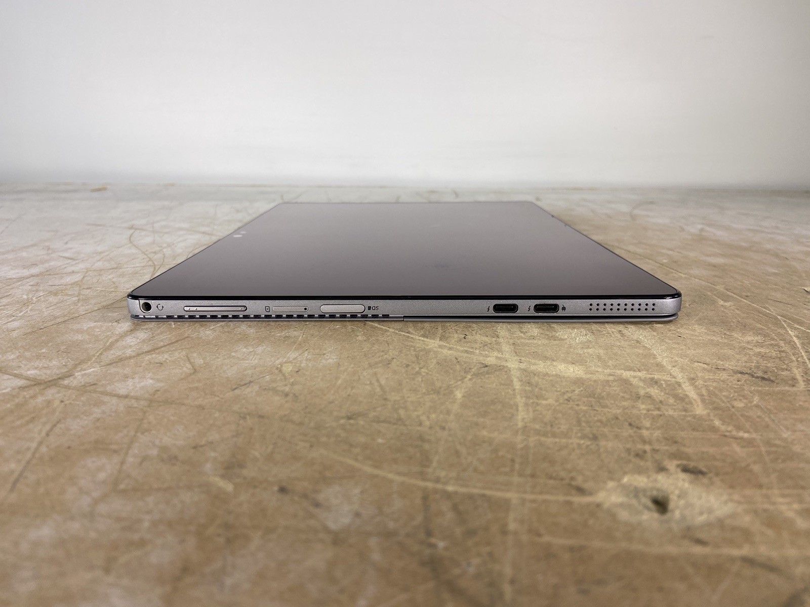 DELL LATITUDE 7200 2-IN-1 i5-8365U @ 1.60GHz, 8GB RAM, NO HDD/OS – (FOR PARTS)