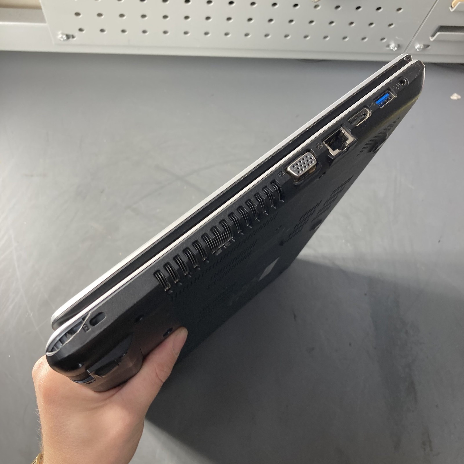 Acer Aspire V3-572P-326T 15.6″ Touch Laptop i3-4030U 1.90GHz 1TB HDD Screen Iss