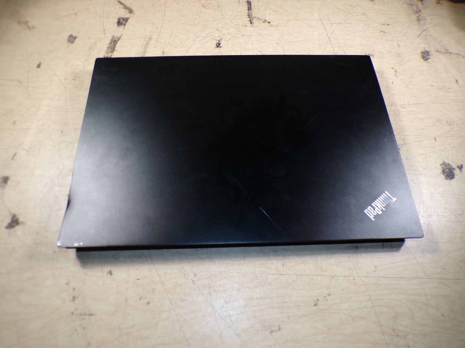 THINKPAD LENOVO E585 AMD RYZEN 8GB RAM **BODY DAMAGE **NO HD/ NO CADDIE/ NO OS/
