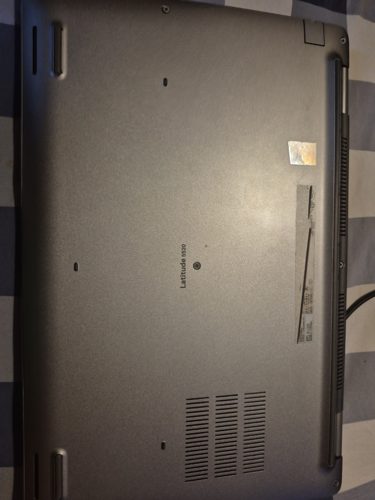 Dell Latitude 5520 Core i7-1185G7 3.00GHz No DRIVE & BATTERY 8GB RAM