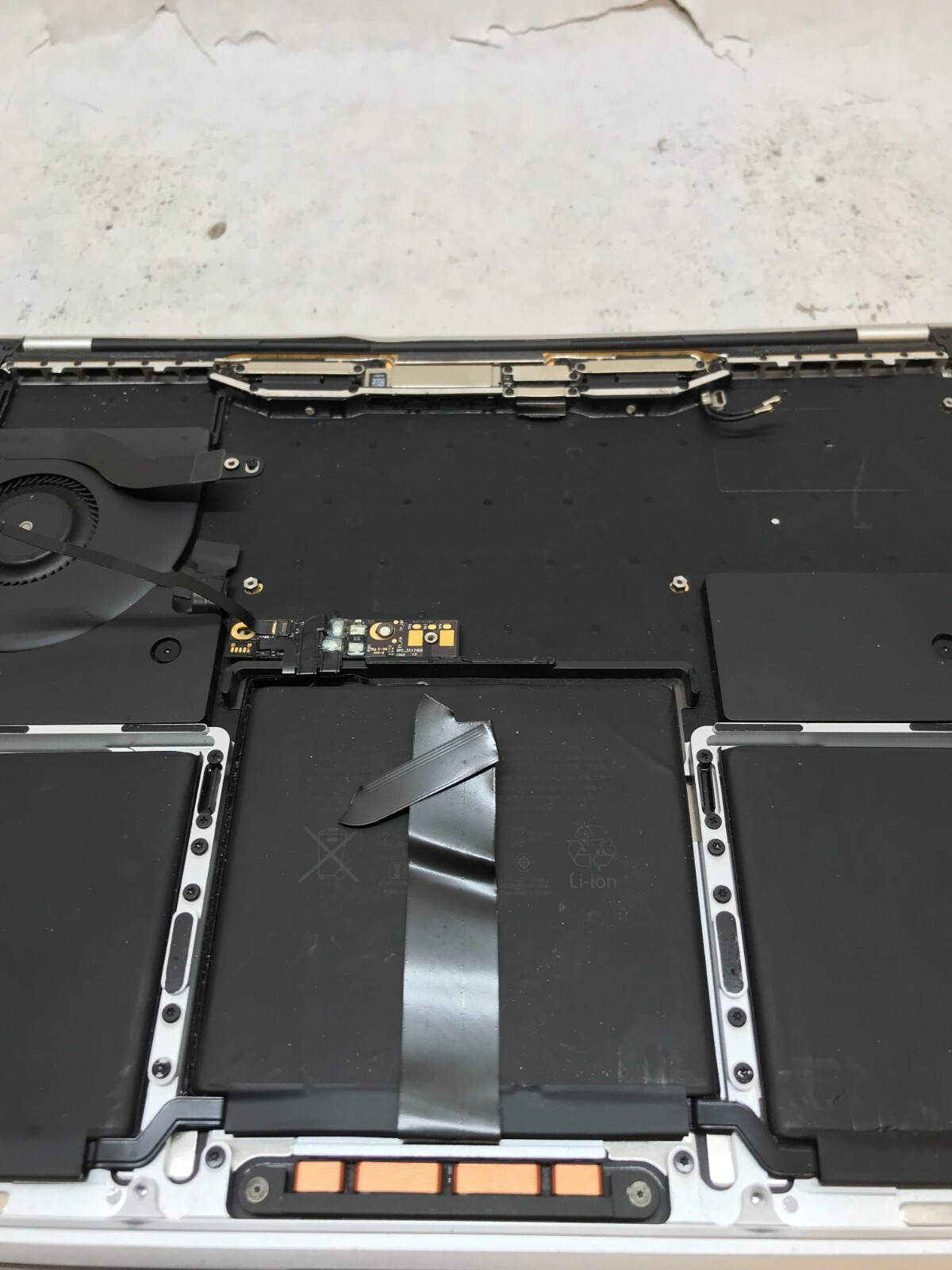 Apple MacBook Pro Late 2016 A1708 Chassis NO MOTHERBOARD For Parts Cracked – -DW