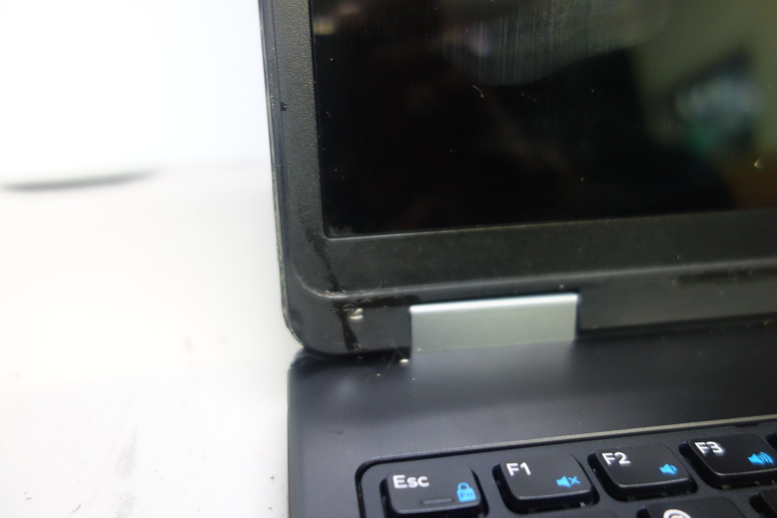 Dell Precision 3510 15.6″ [TOUCH] i5 2.6GHz 16GB/500GB [NO OS] Laptop +AC