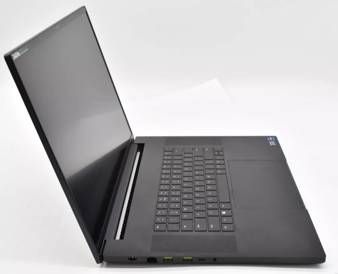 Razer Blade 18 RZ09-0484TEH3 18″ Core i9-13950HX 64GB 8TB (4×2)SSD W1TH RTX 4080