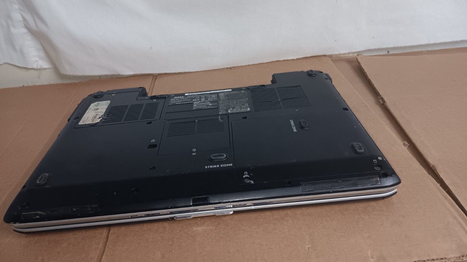 17″ Dell Inspiron 1720 laptop 1.80 GHz 17″ LCD Screen NVIDIA GeForce 8400M GS