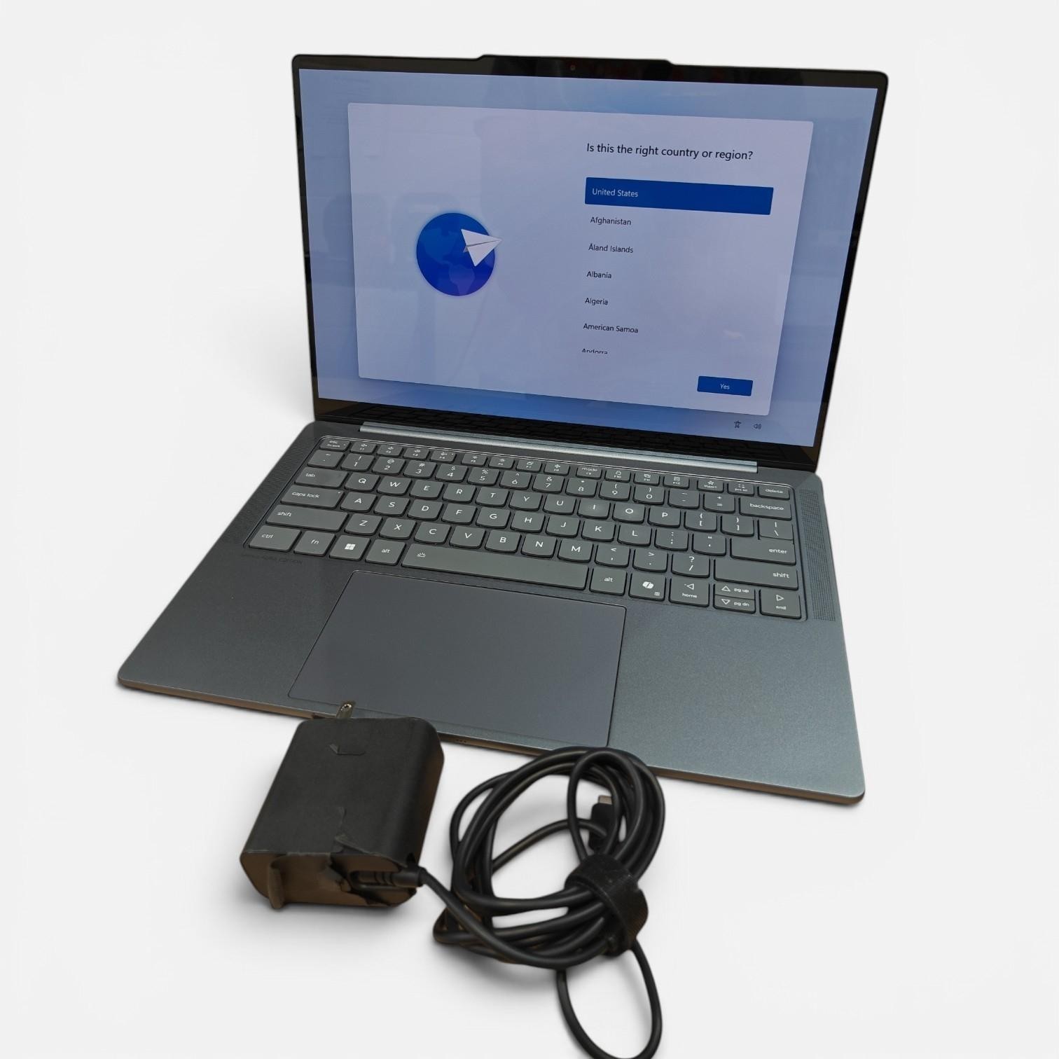 Lenovo Slim 7i Aura 14″ OLED Touch Ultra 7 258V 32GB RAM 1TB SSD W11 Home