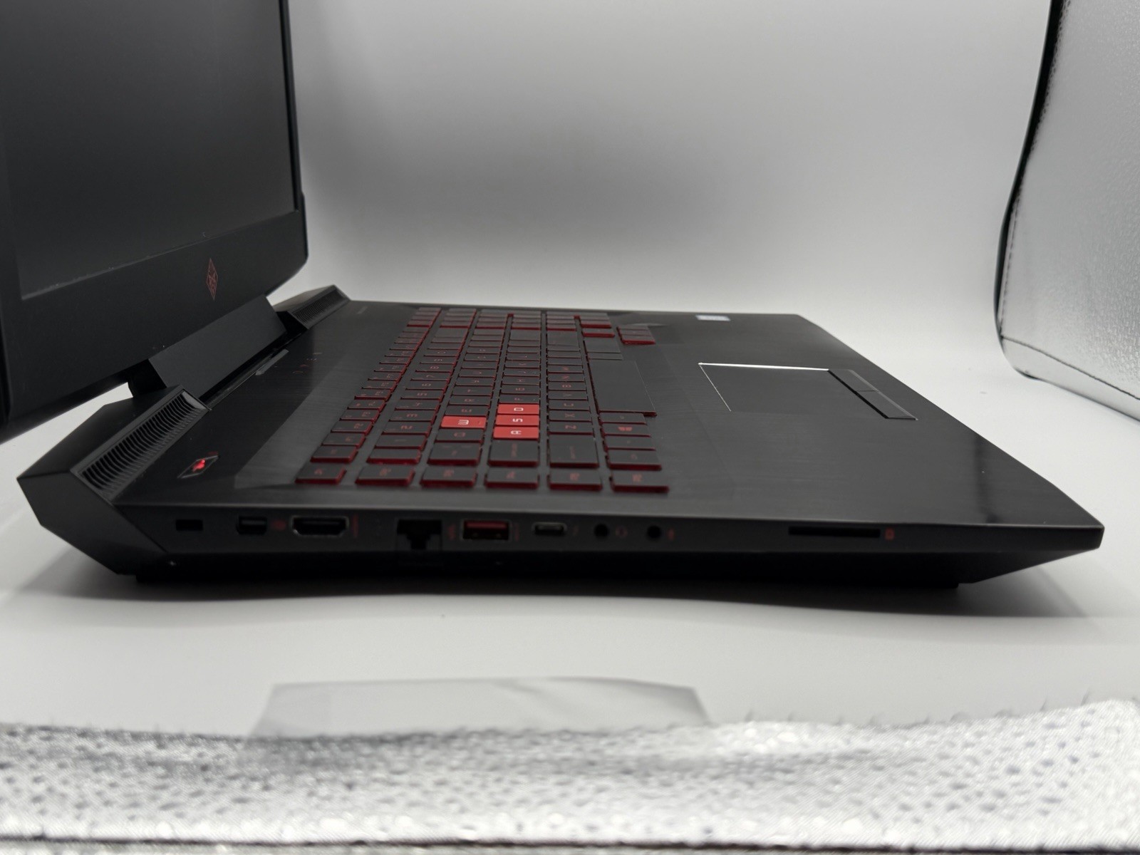 HP OMEN 17 17.3” 17-an012dx Laptop – RX 580 – i7-7700HQ – 12GB RAM – 2TB SSD