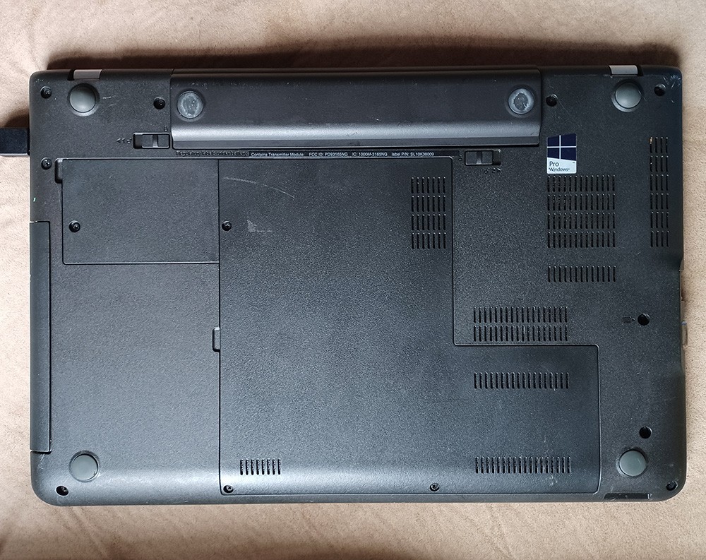 Lenovo ThinkPad E560 15.6″ Core i5-6200U @ 2.3GHz 4GB RAM 500GB HDD Win 10 Pro