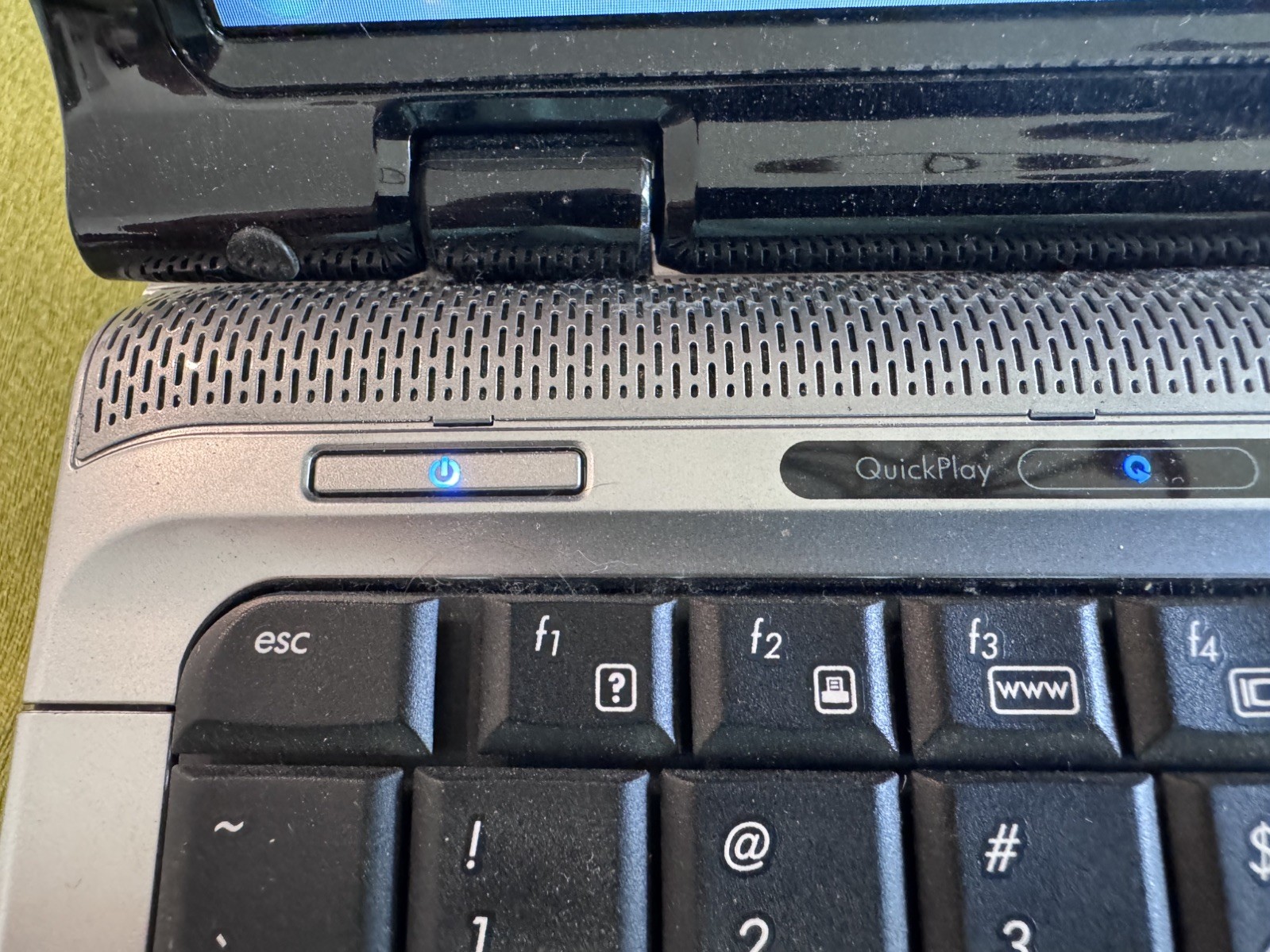 HP Pavilion dv2000 Genuine Intel core 2 Duo 2.00GHz 2GB RAM 140GB HDD Win7 DVDRW