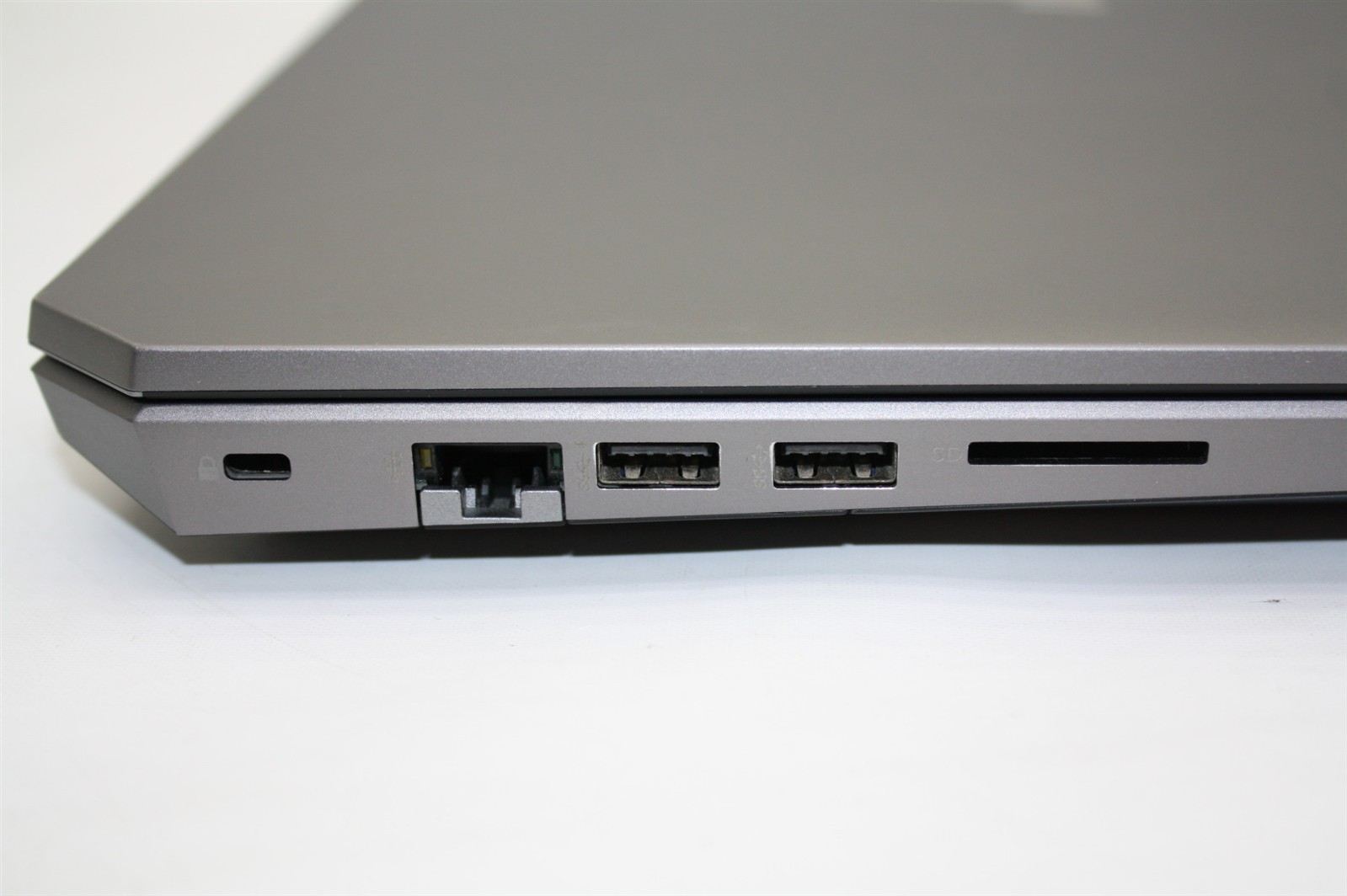 15.6″HP ZBook 15 G5 Xeon E-2176M 2.70GHz RAM 32GB NVMe 512GB Quadro P2000
