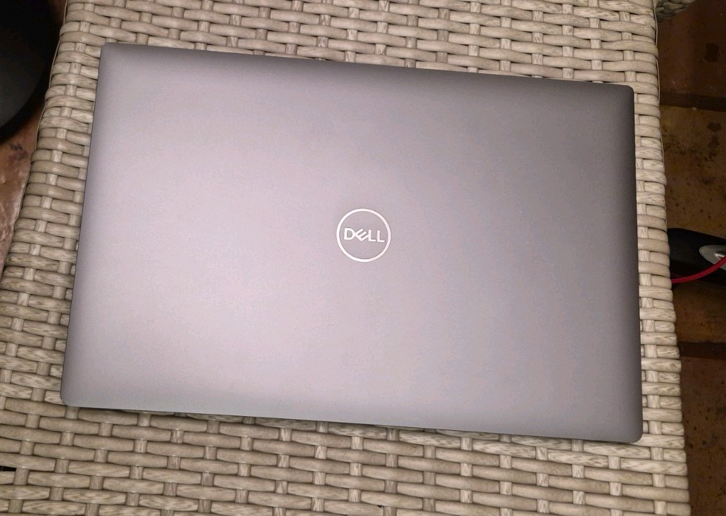 Dell Precision 5540 15.6″ i7-9750H, 32GB RAM 512GB NVMe + 512GB SSD, Win 11 Pro