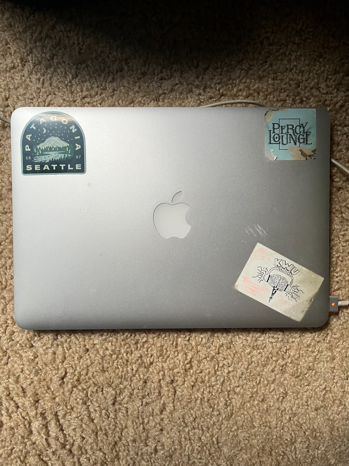 MacBook Pro 2015 + charger + keyboard + mouse