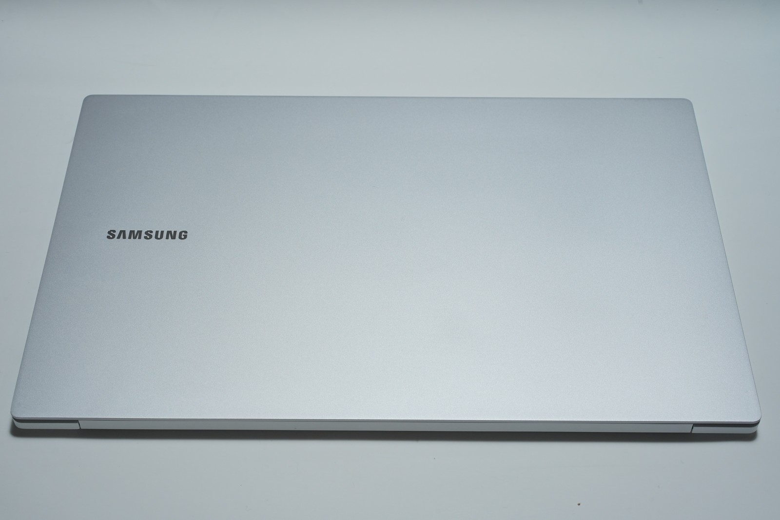 Samsung Galaxy Book2 Pro 15.6″ AMOLED Laptop i5-1240P 8GB 512GB Silver