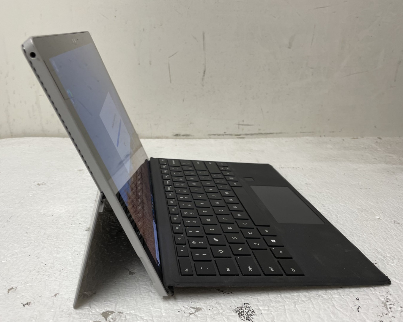 Microsoft Surface Pro 4 Intel Core i5-6300U 4GB RAM 128GB SSD Windows10Pro