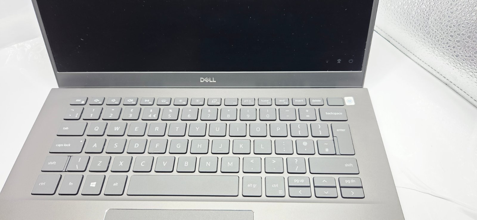 D​ell Vostro 5402 Laptop Core i5-1135G7 8GB 256GB SSD Windows 11 Pro