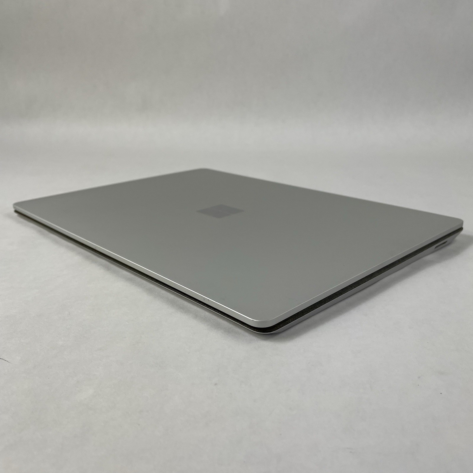 Microsoft Surface Laptop 13.3″ i5-7200U 2.50 GHz 8 GB RAM 256 GB SSD Windows 11