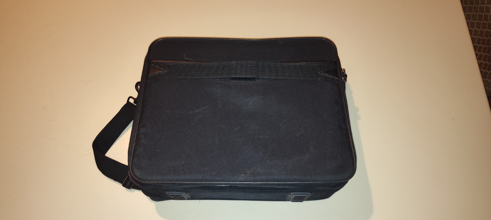 HP 15-F272WM 15.6″ Laptop WITH Dell Laptop case