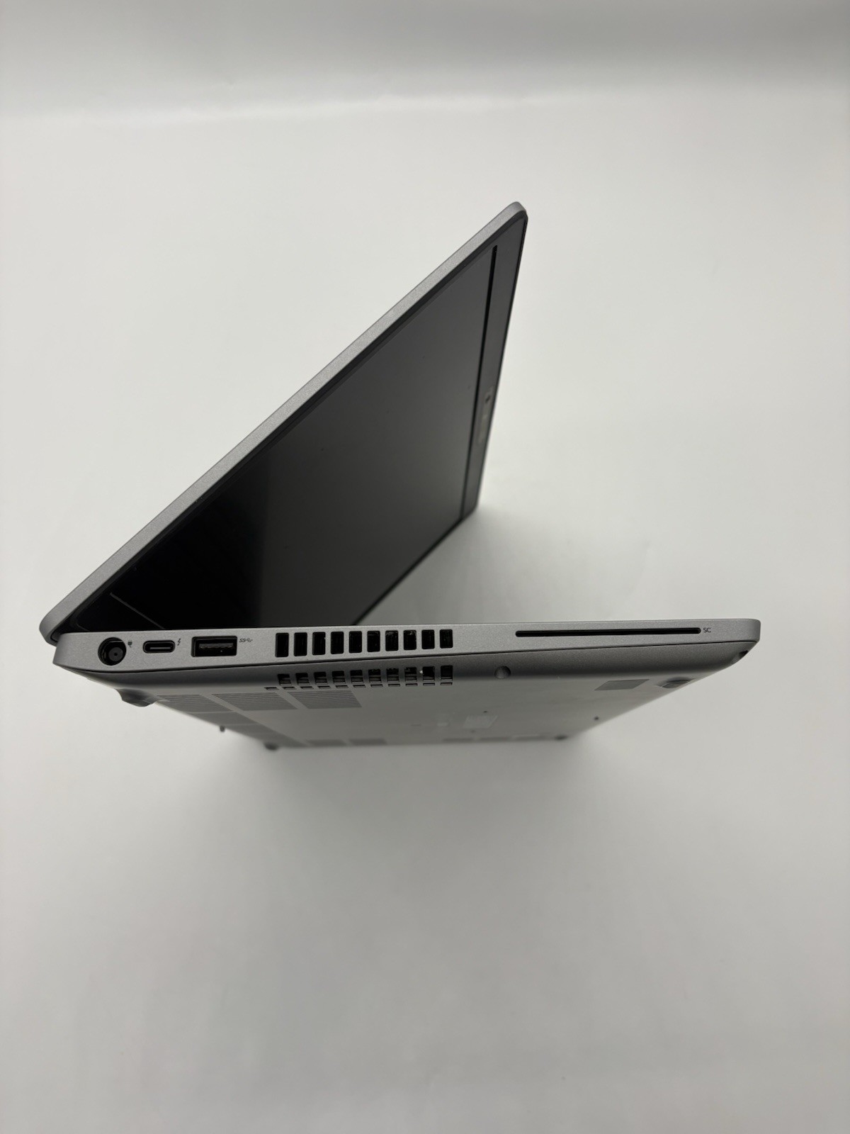 Dell Latitude 5411 15.6″ i7-10850H 2.70GHz | 16GB RAM 256GB SSD WINDOWS 11 PRO